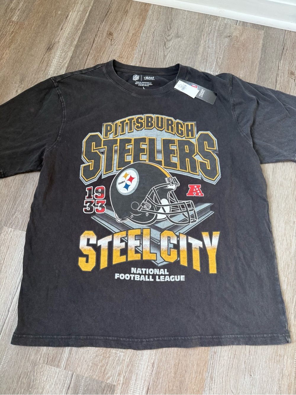 NWT Pittsburgh Steelers Steel City Graphic T-shirt Black Faded Vintage Inspired
